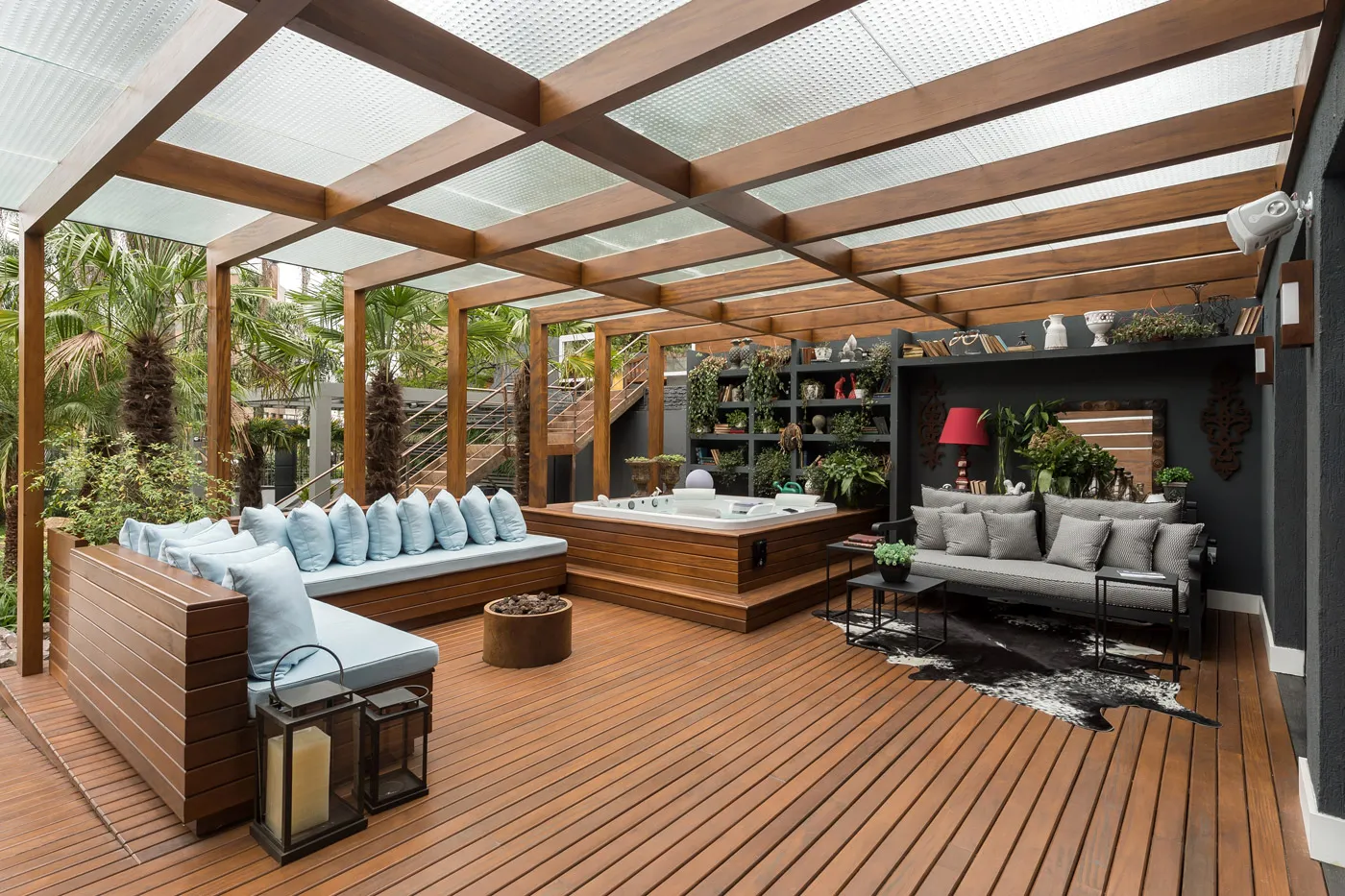 terraço gourmet com pergolado de madeira