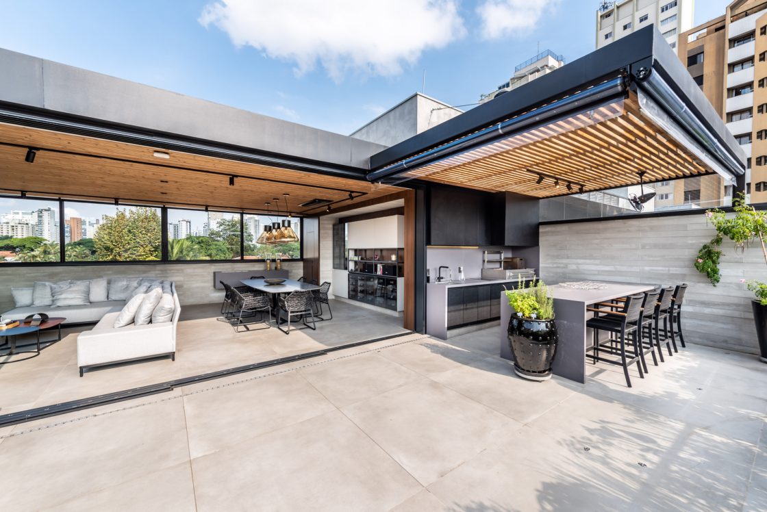 pergolado de madeira em sua área externa