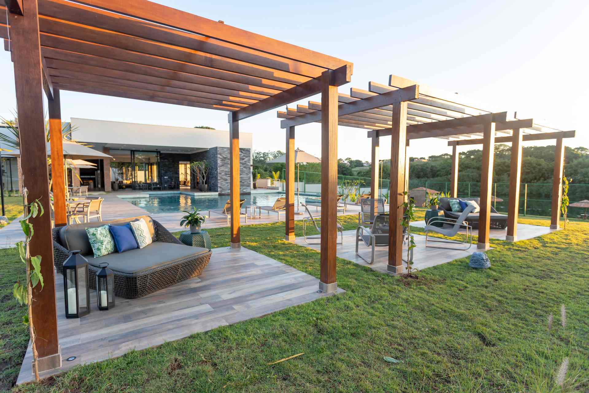 pergolado com madeira garapeira