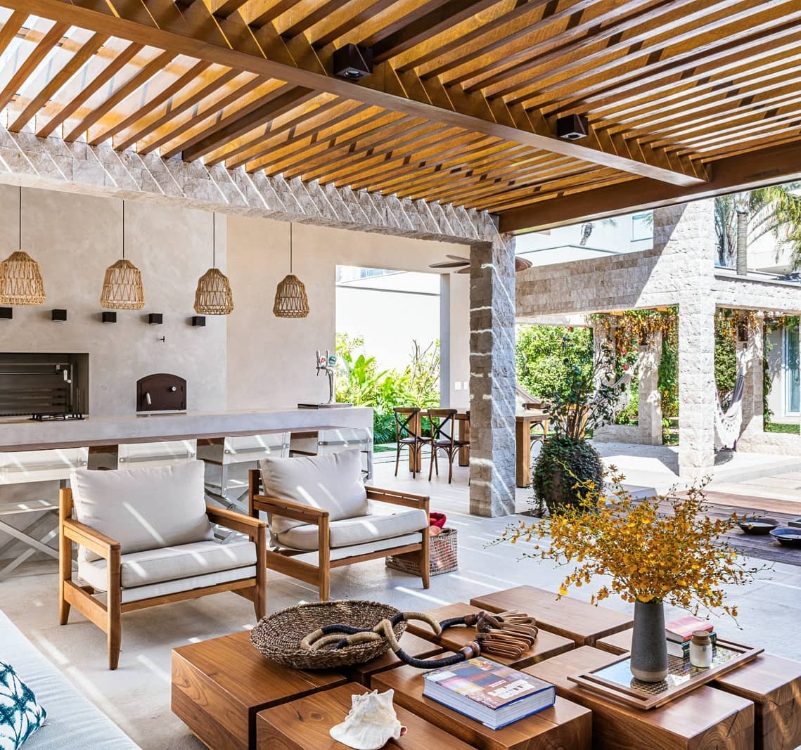 pergolado de madeira em casa