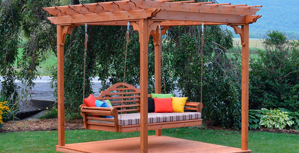 balanço de madeira pergolado