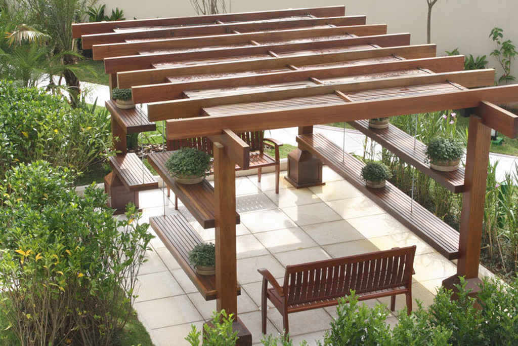 pergolado com madeira garapeira