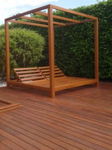 pergolado de madeira pequeno