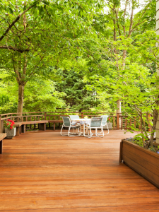 deck de madeira suspenso