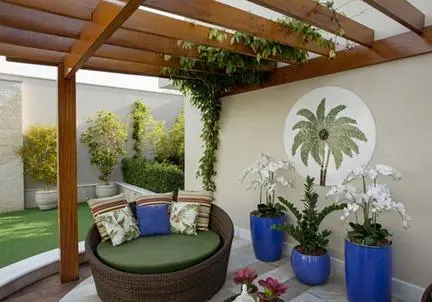 pergolado de madeira para jardim