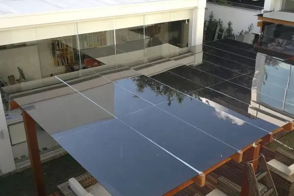 pergolado vidro fume