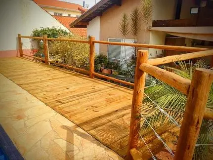 deck de madeira de eucalipto