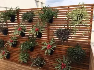 painel de madeira com flores