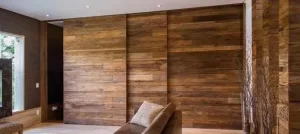 painel de madeira com porta