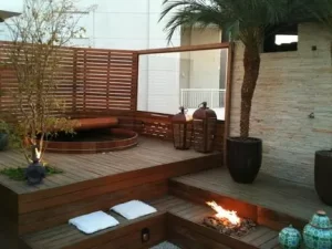 painel de madeira para jardim suspenso