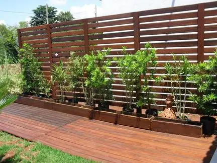 painel de madeira para jardim