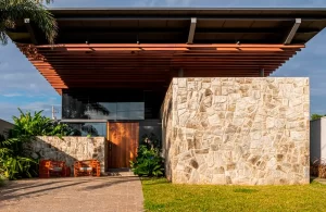 Pergolado de Madeira na Frente da Casa