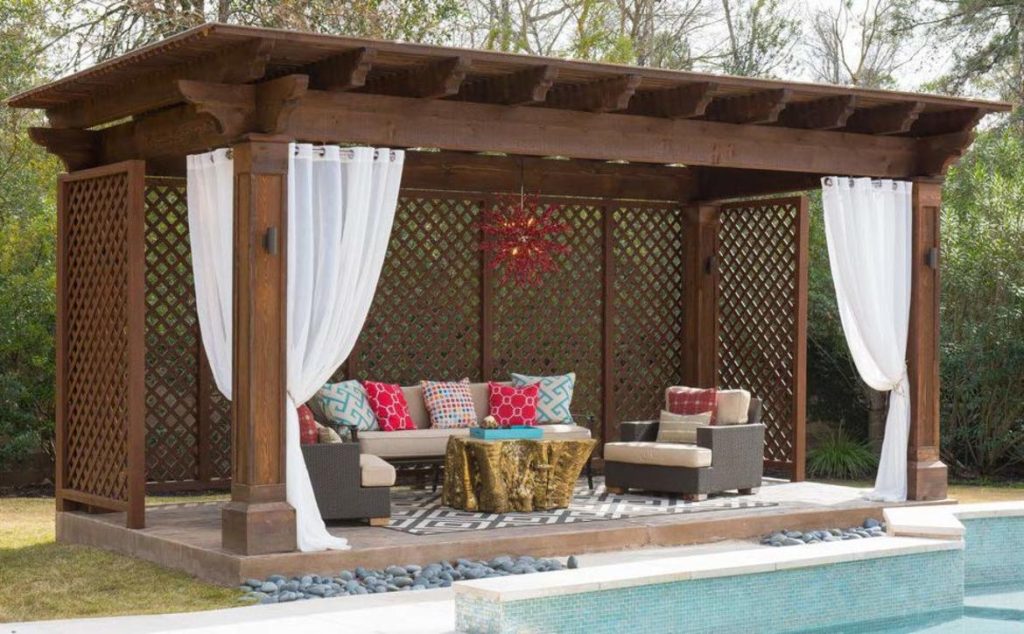 pergolado de madeira em sua área externa