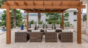 pergolado com madeira garapeira